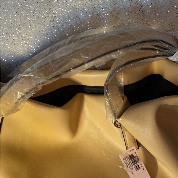 New Victoria’s Secret tan purse $30 tags on it $58 - Picture 5 of 5